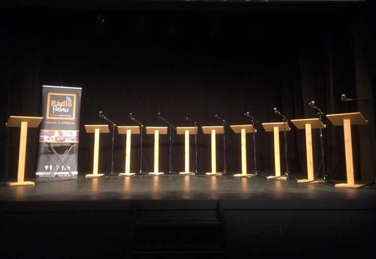 Debat Electoral 23 de maig 2019 escenari buit tuit.jpg
