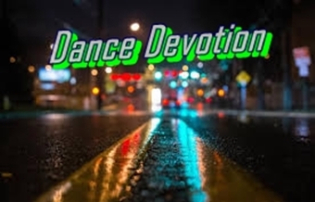 Dance Devotion carrer de nit mullat.jpg