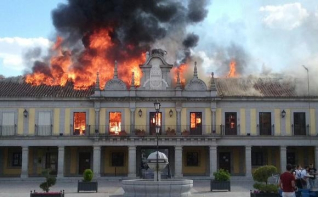 Enrockats 18 juny 2019 105  Ajuntament en flames.jpg