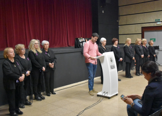 Acte institucional 25N alcalde i dones per les dones 24 novembre 2023 ret.jpg