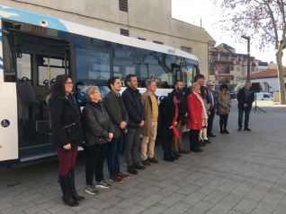 Alcaldes i regidors davant del Bus de la UAB 8 de febrer 2019.JPG