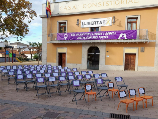 Cadires buides casa de la Vila 25N 2021 ret.jpg
