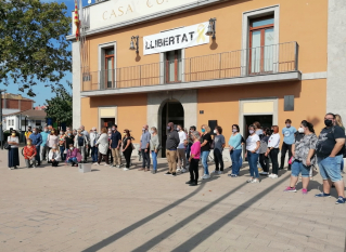 Commemoració 1 Oct Plaça de la Vila 2020 ret.jpg