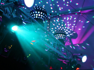 Dance Devotion disco 4 febrer 2022 ret.jpg