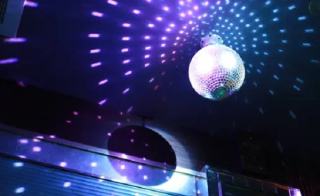 Dance Devotion maig 2020 bola disco.jpg