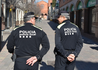 Dos Policies Locals de Palau.jpg