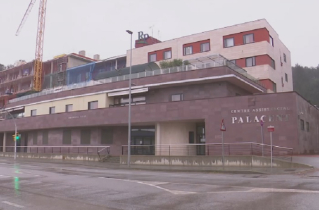 Façana Residencial Palau pluja 13 abril 2020.jpg