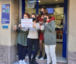 Loteria Administració Palau celebració 2on premi Nadal 22 des 2020 ret.jpg