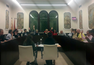 Ple Ajuntament 29 de novembre 2018 votació pressup.jpeg
