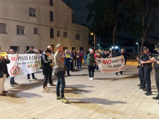 protesta veïnat Can Riera plaça de la Vila 26 octubre 2023 ret.jpg